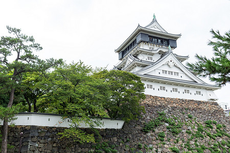 古老的墙日本小仓城堡石头地标太阳城市蓝色护城河阳光历史地区天空背景