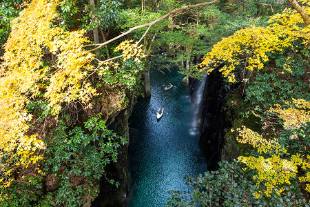 峡谷岩河日本高原峡谷蓝色树叶黄色公园绿色岩石瀑布森林旅行背景