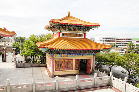 城市管廊诺萨布冷新宜的中华传统风格寺庙游客佛教徒历史旅行旅游文化建筑地标蓝色天空背景