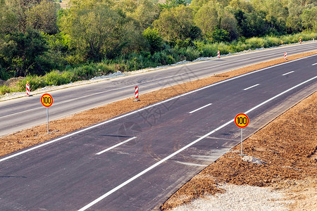 新沥青道路蓝色地平线材料路线运动太阳石头运输自由赛道云高清图片素材