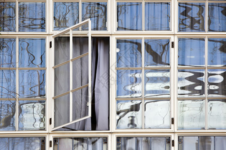 豪宅的古典窗口背景图片