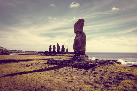 复活节岛Moais雕像 东岛阿胡塔海旅游岩石历史艺术海洋地标雕塑石像石头文化背景