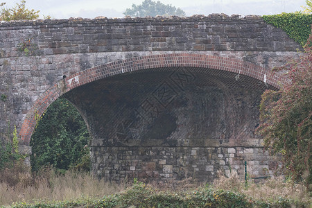 一座老砖盖桥背景图片