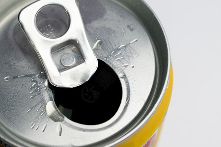 打开罐回收黄色包装金属苏打茶点活力果汁产品液体背景图片