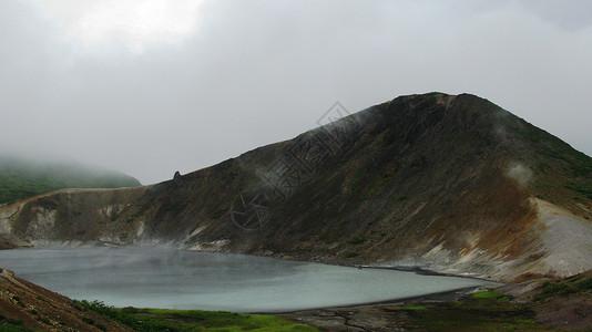 戈洛夫尼纳火山中的蒸汽湖 俄罗斯库纳希尔科里利高清图片