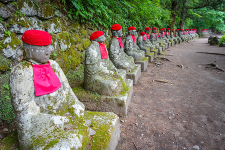 日本雕像文化旅游宗教地标纪念碑佛教徒传统旅行石头苔藓背景图片