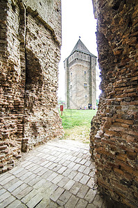 恶龙破坏城堡古老的城堡走廊废墟入口建筑砖块古董考古学窗户历史房子背景