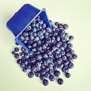 盒熟蓝莓背景图片