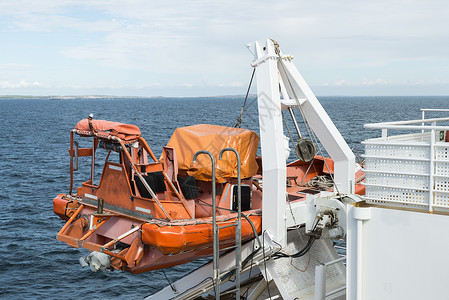 海上游轮上救生艇血管危险橙子甲板导航救援旅行白色帮助航海背景图片