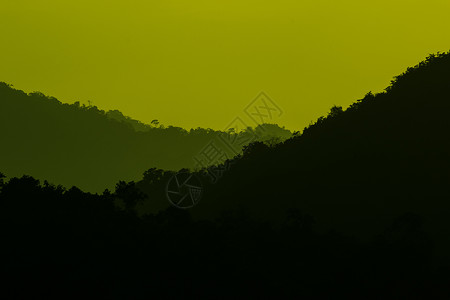 泰王国的林中长江山脉阳光太阳场景天空绿色环境旅游日落旅行背景图片