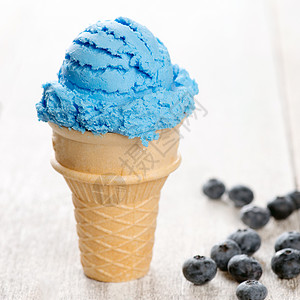 蓝色斑点冰淇淋蓝冰淇淋松饼背景