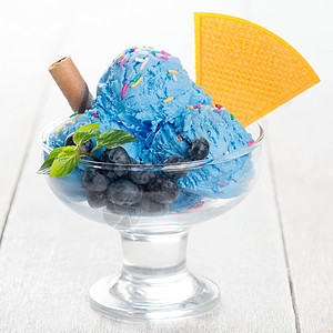 蓝色斑点冰淇淋蓝莓冰淇淋糖杯背景