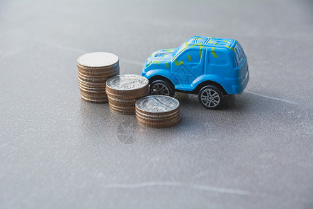 汽车保险和汽车服务概念 商业概念 汽车在财富收益金融维修货币投资硬币注意力保修单运输背景图片