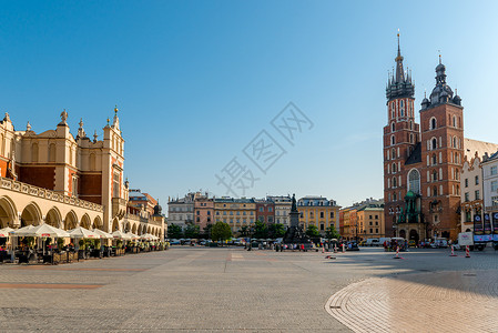 建筑市场克拉科夫市中心的市场广场 在阳光明媚的一天背景