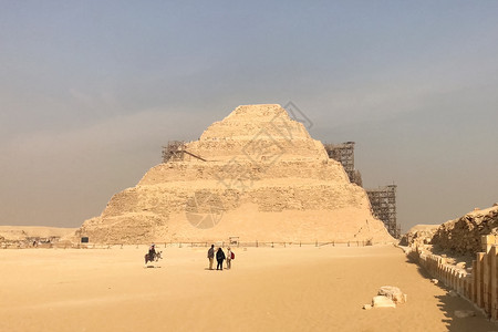 吉萨大金字塔吉萨的金字塔 埃及的大金字塔 世界第七大奇迹 古代巨石科学游客国王墓碑旅行地标砂岩石棺王朝历史背景