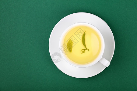 白毫乌龙茶白茶杯乌龙茶 在绿色的碟盘上制品饮料陶瓷桌子杯子飞碟叶子白色背景