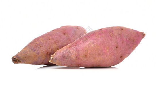 白色背景上的甜土豆照片蔬菜块茎红色工作室生产食物背景图片