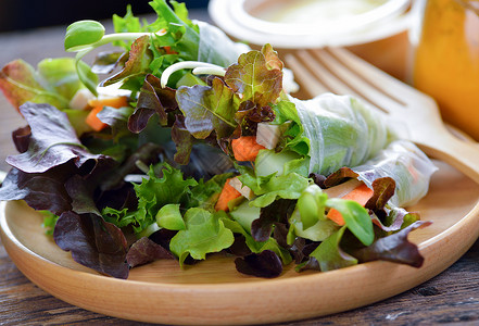健康食品色拉卷白色海鲜小吃食物美食饮食蔬菜面条盘子黄瓜背景图片