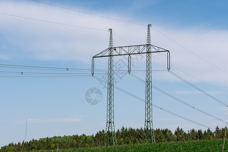 蓝色天空高压电线工业变压器力量电缆电压线条电力电气环境工程工业的高清图片素材