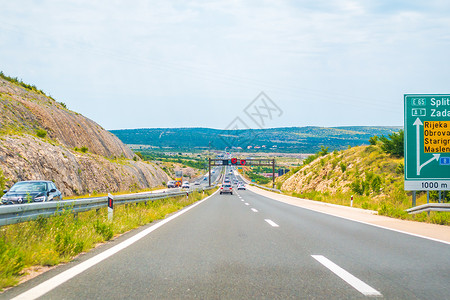 高速公路出口A1 克罗地亚从萨格勒布至斯普利特和亚得里亚海公路城市化驾驶建筑学车辆汽车车道出口金属道路地平线背景