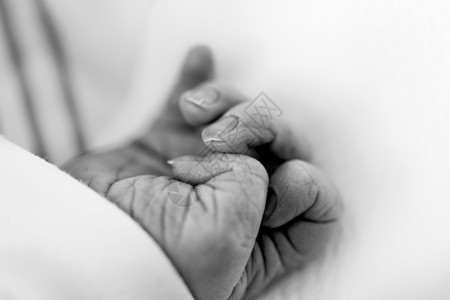 新生儿婴儿手黑色白色新生指甲手指背景图片