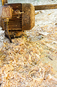 木屑剥落和木屑或纤维作为原料用于生产木屑颗粒背景工业的高清图片素材