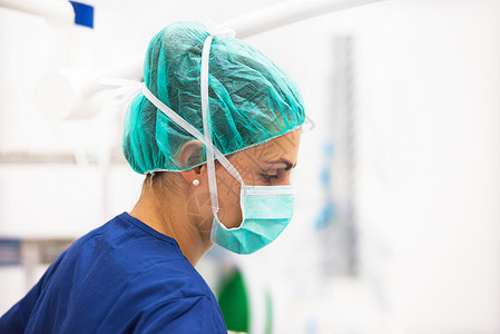 手术室内戴面罩护士肖像工作职业医疗外科女性保健医生专家诊所面具女士高清图片素材
