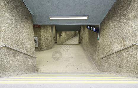 通往里斯本地铁的楼梯管子民众石头城市阴影走廊火车隧道梯子街道空的高清图片素材