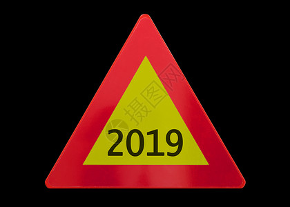 孤立的交通标志  2019危险信号路标新年警告三角形红色车道对角线指示牌背景图片