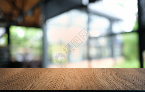 在抽象模糊bokeh背面的空暗黑木桌前g场景酒吧咖啡店餐厅市场产品背景店铺木头旅行背景图片