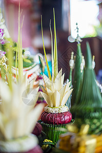 用于和尚仪式设计的带有祭台对象的托盘宴会植物宏观花瓣风格奢华桌子叶子庆典装饰背景