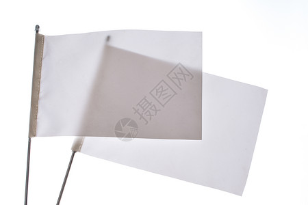 在显示的白背景上的两面白旗外国海浪波浪状大使运动旗帜横幅外交白色营销背景