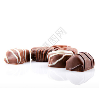 孤立在白色背景上的巧克力育肥礼物甜点食物宏观小吃糖果美食营养乐趣背景图片