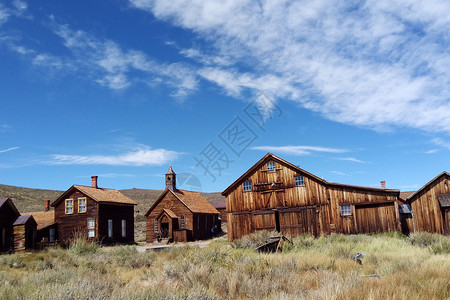 鬼镇美国加利福尼亚州废弃的鬼城博迪(Bodie)空荡荡的街道背景