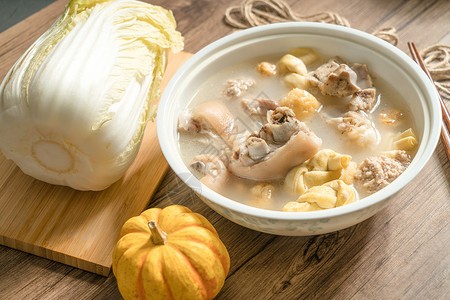 木木背景的马桶汤厨师桌子勺子烹饪木头浓汤营养午餐补品香料背景图片