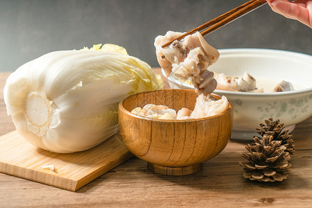 木木背景的马桶汤木头饮食桌子香料营养营养学勺子猪蹄烹饪美食背景图片