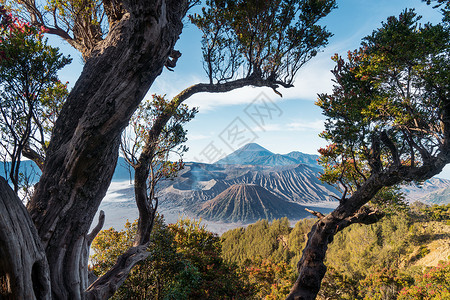 泗水破火山口风景高清图片