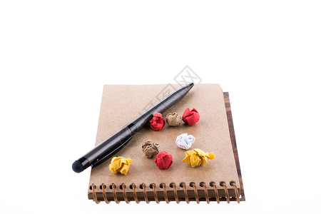 碎纸 钢笔和笔记本笔记铅笔概念圆珠笔想法活页日记空白螺旋背景图片