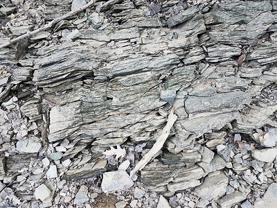 地上断裂或碎片灰岩灰色侵蚀地面岩石石头背景图片