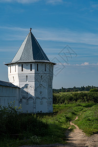 沃洛格斯帕索-普里卢茨基修道院的米尔塔和堡垒墙高清图片