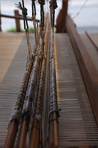 长杆编织中使用的重要工具被称为织布机概念编织传统泰国法布里小地毯挂毯民间工作衣服工艺羊毛钩针质量织物背景