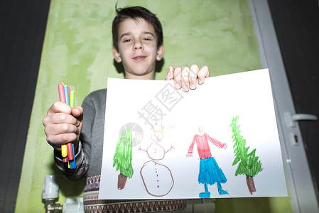 儿童显示图片幼儿园艺术教育白色男生托儿所童年绘画创造力学习背景图片