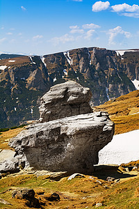 布塞吉山南喀尔法提人高地山脉山坡英雄山脊爬坡石质岩石十字悬崖背景图片
