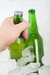 比尔森透明的比尔森啤酒高清图片