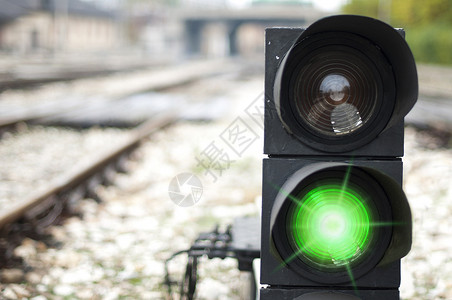交通灯光显示红色信号旅行电气车站运输危险控制器基础设施栏杆穿越红绿灯火车高清图片素材