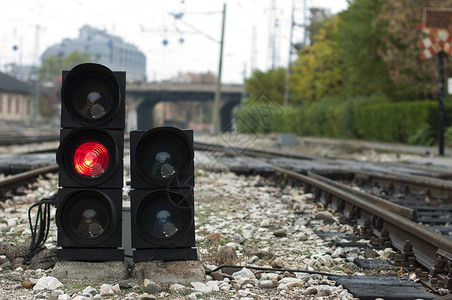 交通灯光显示红色信号铁路火车红绿灯金属车站危险民众基础设施概念旅行概念上的高清图片素材