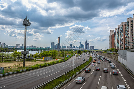 南韩首尔的交通流量街道建筑学天线速度地标运动天际景观摩天大楼旅行背景图片