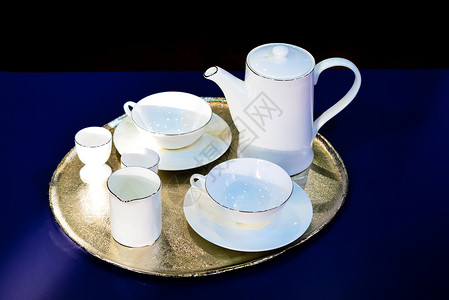 茶或咖啡 以白制茶壶盘子白色饮料飞碟食物牛奶咖啡店早餐勺子背景图片