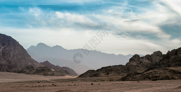 埃及有岩石山脉的沙漠分布宽广的景象全景沙漠旅游异国阴霾石头日落假期旅行情调自然高清图片素材