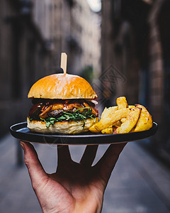 汉堡和薯条面包午餐桌子芝士沙拉蔬菜芝麻美食食物饮食土豆高清图片素材